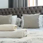 Lejlighed For - *