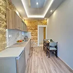 Lejlighed For -